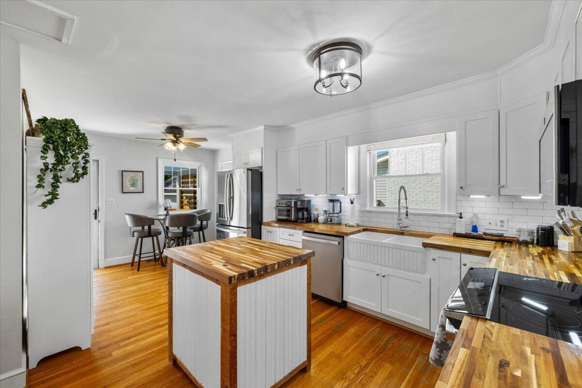 1902 Avon Road Southwest Roanoke, VA 24015 - Photo 10 of 55 10-Interior-8