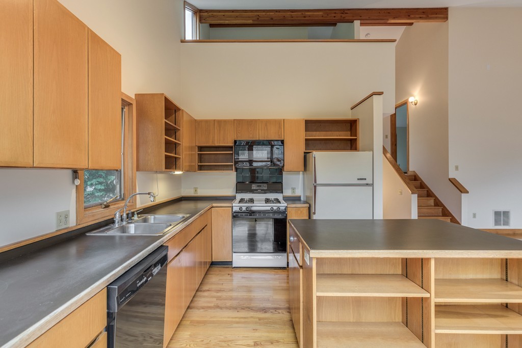 2 King Philip Road Gloucester, MA 01930 - Photo 8 of 17 Gallery Image 8