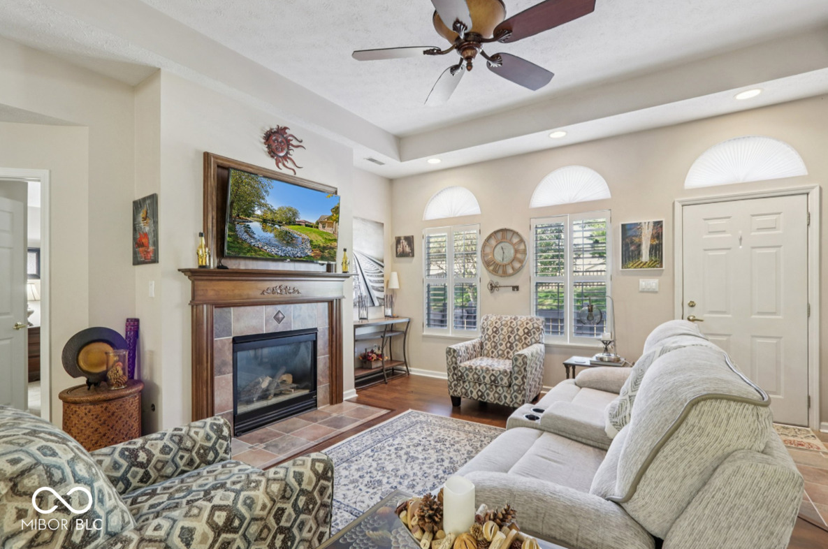 11291 Courtyard Way Fishers, IN 46038 - Photo 5 of 47