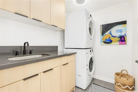 $1,790,000 | 2846 Lowrey Avenue, Honolulu, HI 96822