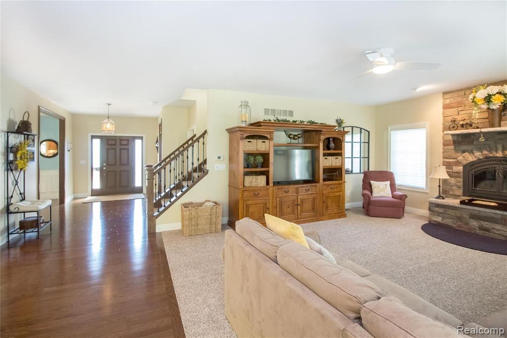 3003 Brophy Road Howell, MI 48855 - Photo 4 of 41