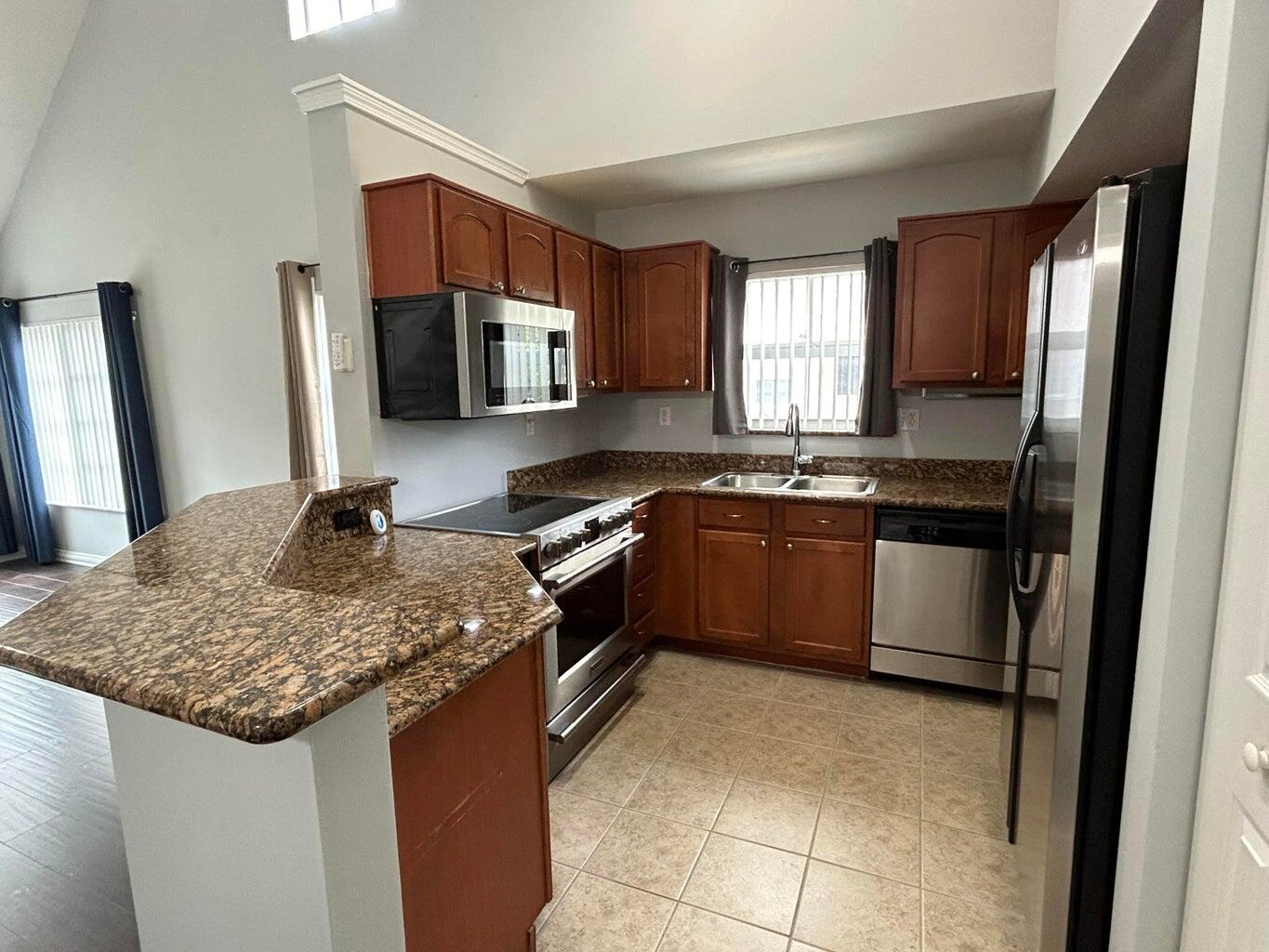 1637 Southeast Pomeroy Street Stuart, FL 34997 - Photo 4 of 21 20240805185926069924000000-o