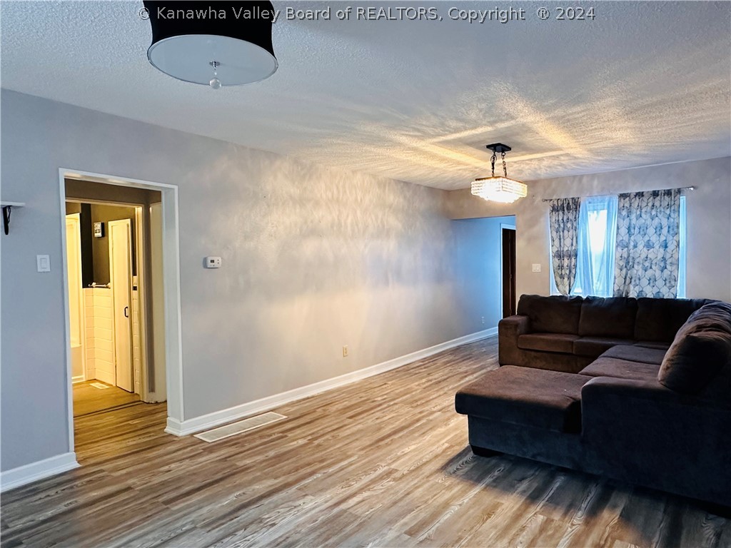 1028 Mountain Road Charleston, WV 25303 - Photo 5 of 15 Gallery Image 5