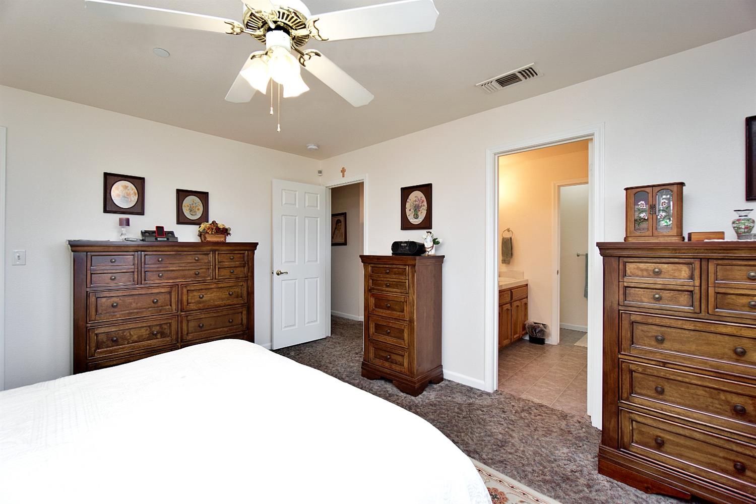 16254 Road 37 Madera, CA 93636 - Photo 20 of 36 a bedroom with a bed and a dresser