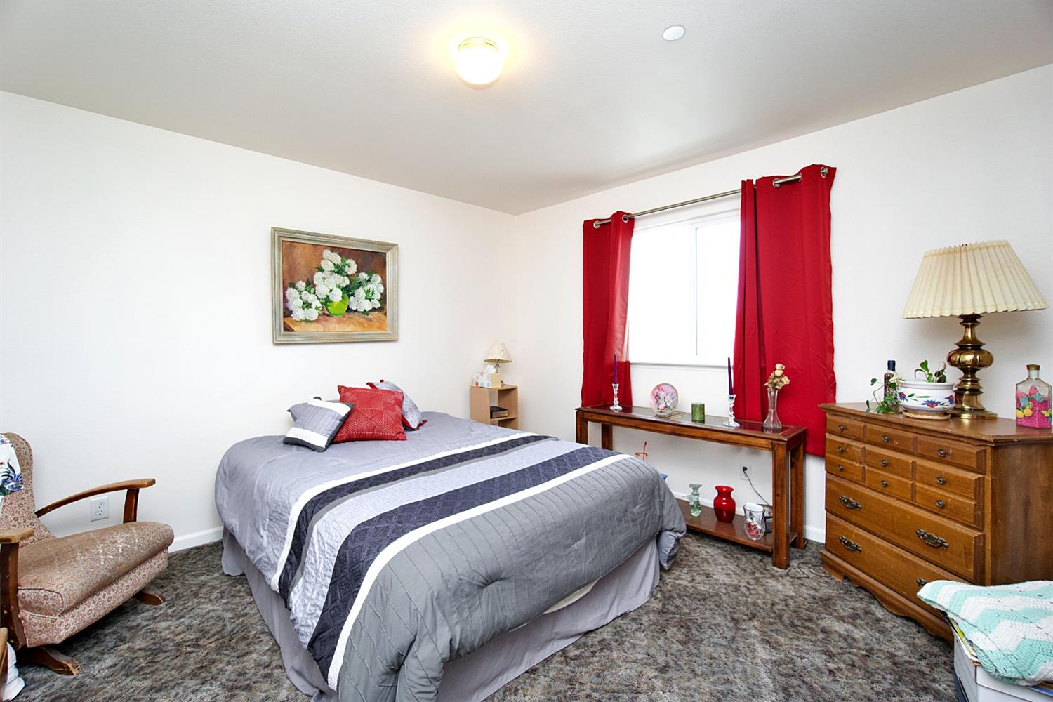 16254 Road 37 Madera, CA 93636 - Photo 21 of 36 a bed room with a bed and a closet