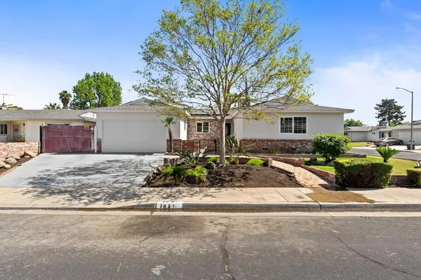$469,900 | 2627 Stanford Avenue, Clovis, CA 93611