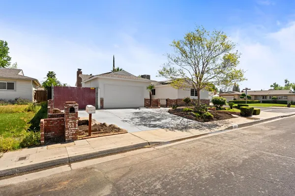 $469,900 | 2627 Stanford Avenue, Clovis, CA 93611