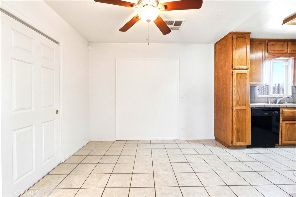 7008 Summit Valley Road Hesperia, CA 92345 - Photo 14 of 48