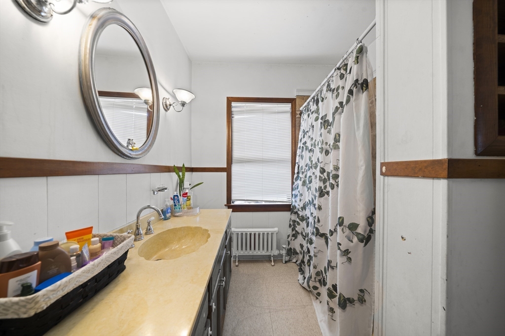 363 White Street Springfield, MA 01108 - Photo 16 of 35