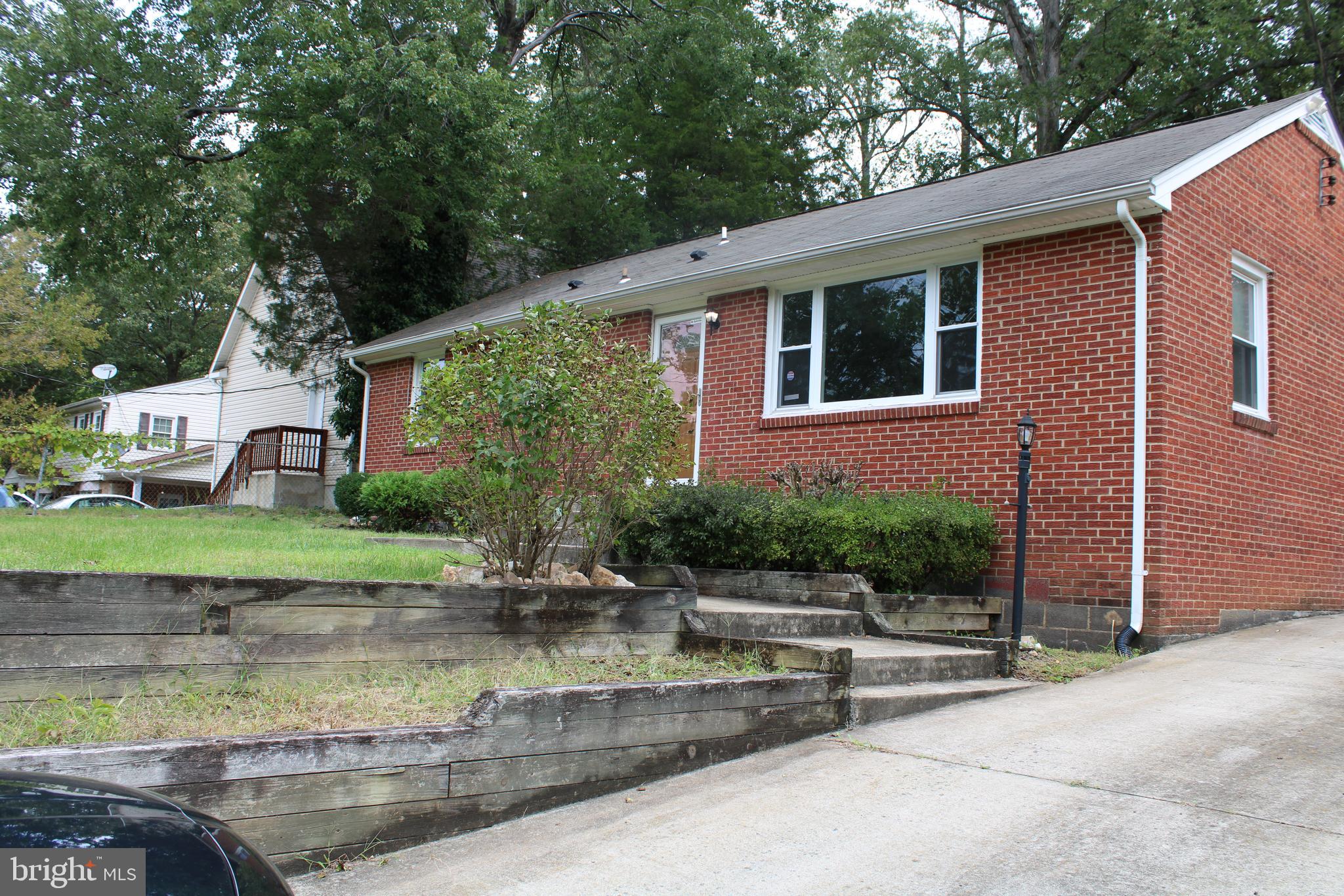 19115 Wayne Drive Triangle, VA 22172 - Photo 4 of 47 a front view of a house with garden