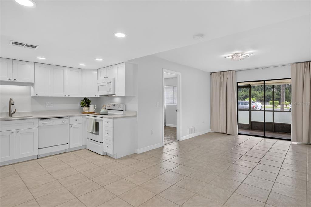 503 Albee Farm Road, Unit B25 Venice, FL 34285 - Photo 14 of 47 Gallery Image 14