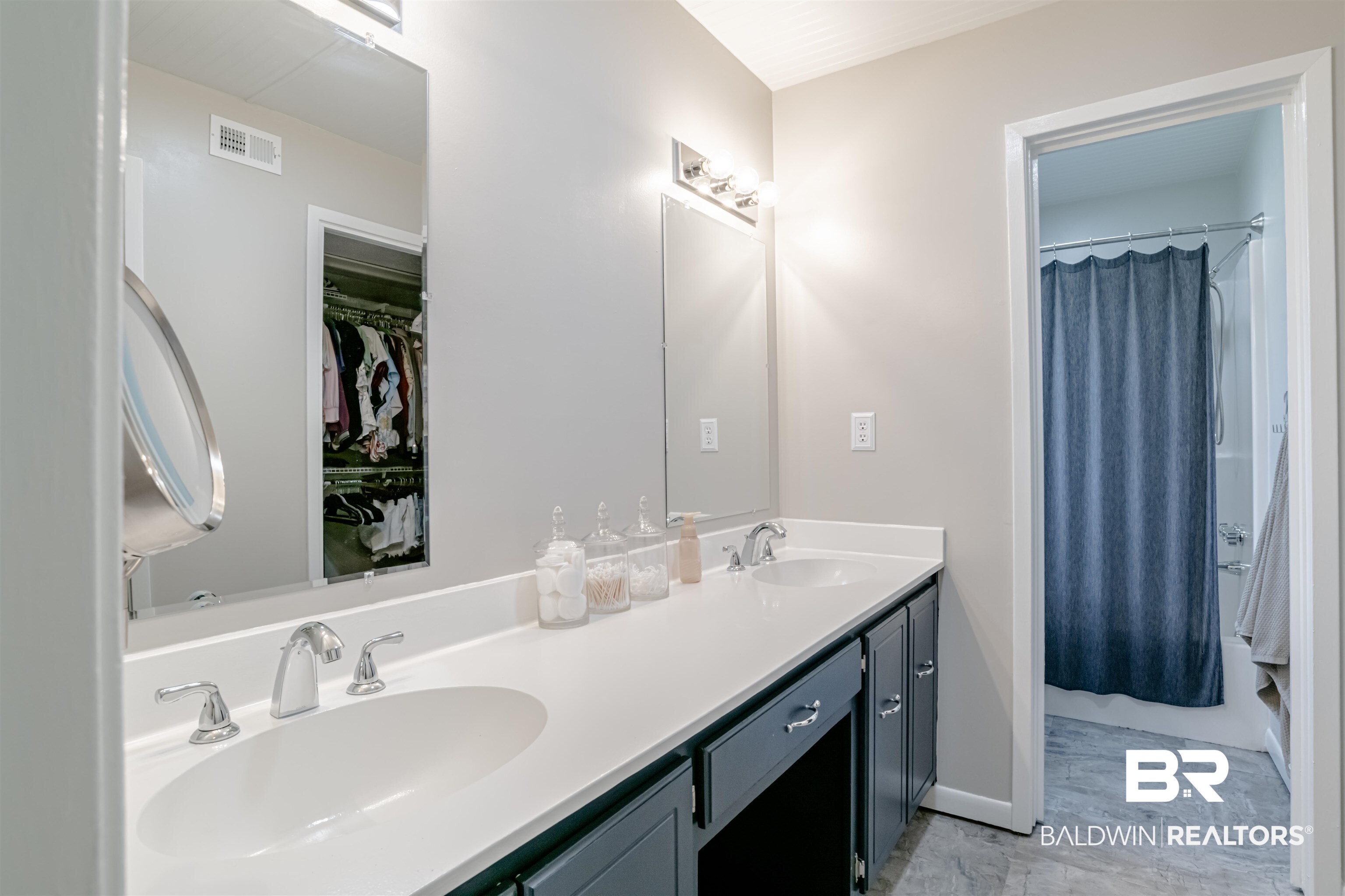 4250 Honey Court Mobile, AL 36619 - Photo 19 of 34 Primary Bathroom