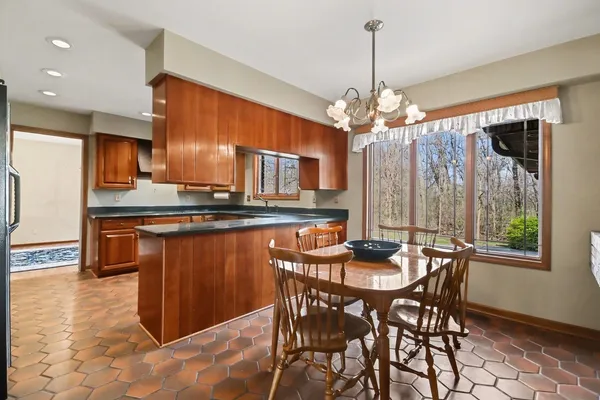 $399,000 | 1615 Margaret Lane, Aurora, IL 60505