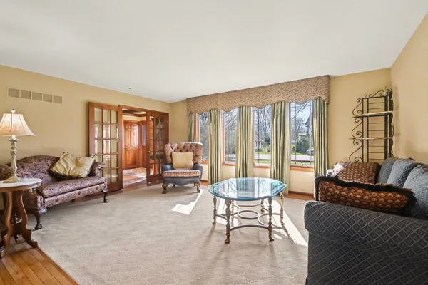 $399,000 | 1615 Margaret Lane, Aurora, IL 60505