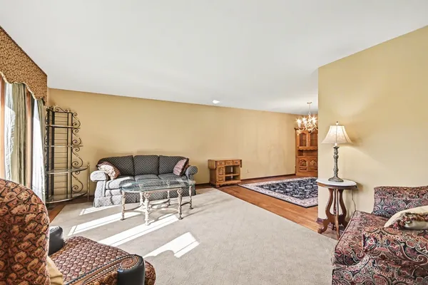 $399,000 | 1615 Margaret Lane, Aurora, IL 60505
