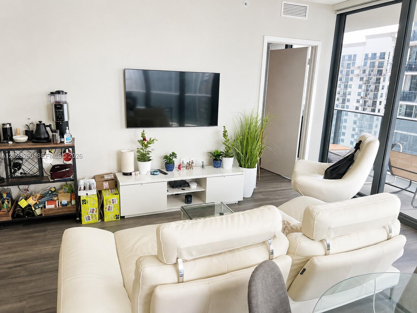 45 Southwest 9th Street, Unit 2908 Miami, FL 33130 - Photo 2 of 15