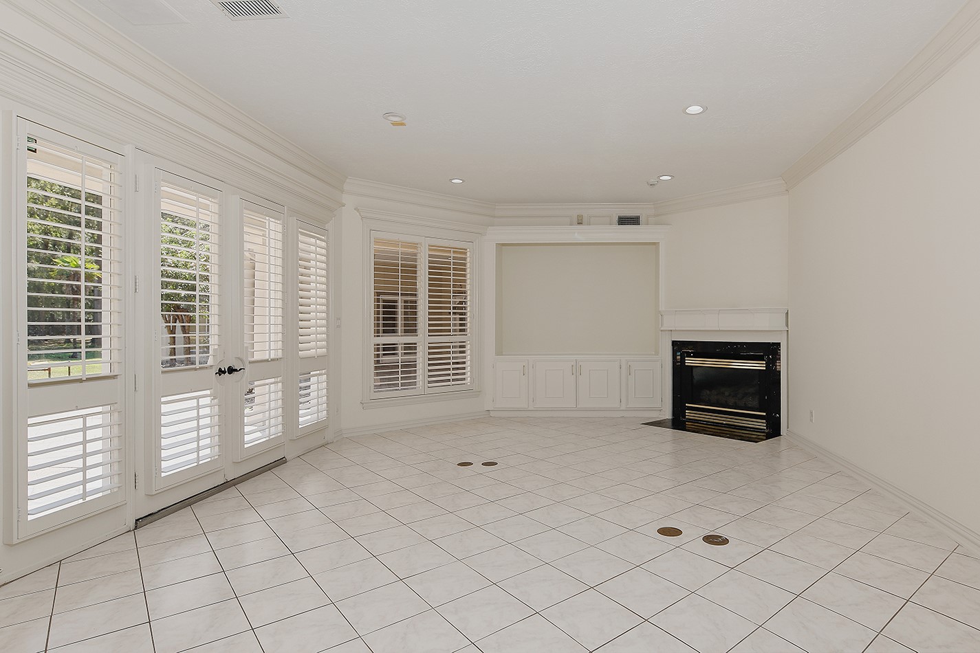 23508 Twin Oaks Drive Spring, TX 77389 - Photo 17 of 50 an empty room with windows