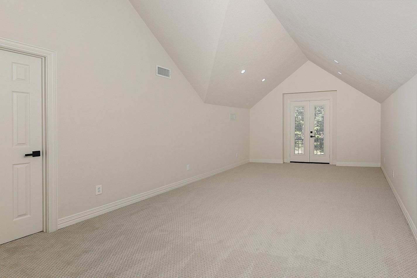 23508 Twin Oaks Drive Spring, TX 77389 - Photo 36 of 50 an empty room with painting on the wall
