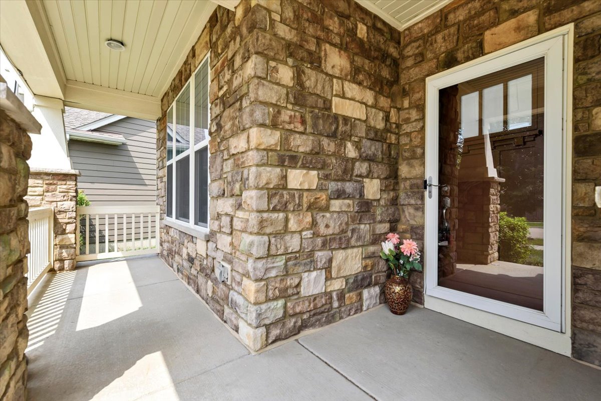 340 Hamilton Road St. Charles, IL 60175 - Photo 4 of 39 Gallery Image 4