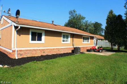 10306 Wellington Road Mantua, OH 44255 - Photo 2 of 25