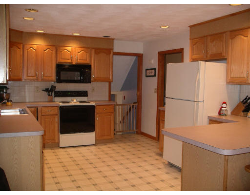 16 Pomeroy Road North Reading, MA 01864 - Photo 6 of 24 Gallery Image 6