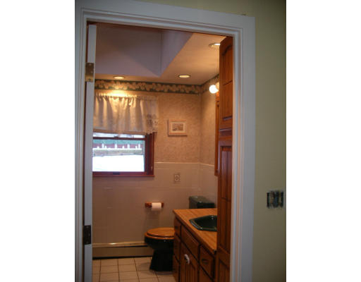 16 Pomeroy Road North Reading, MA 01864 - Photo 9 of 24 Gallery Image 9