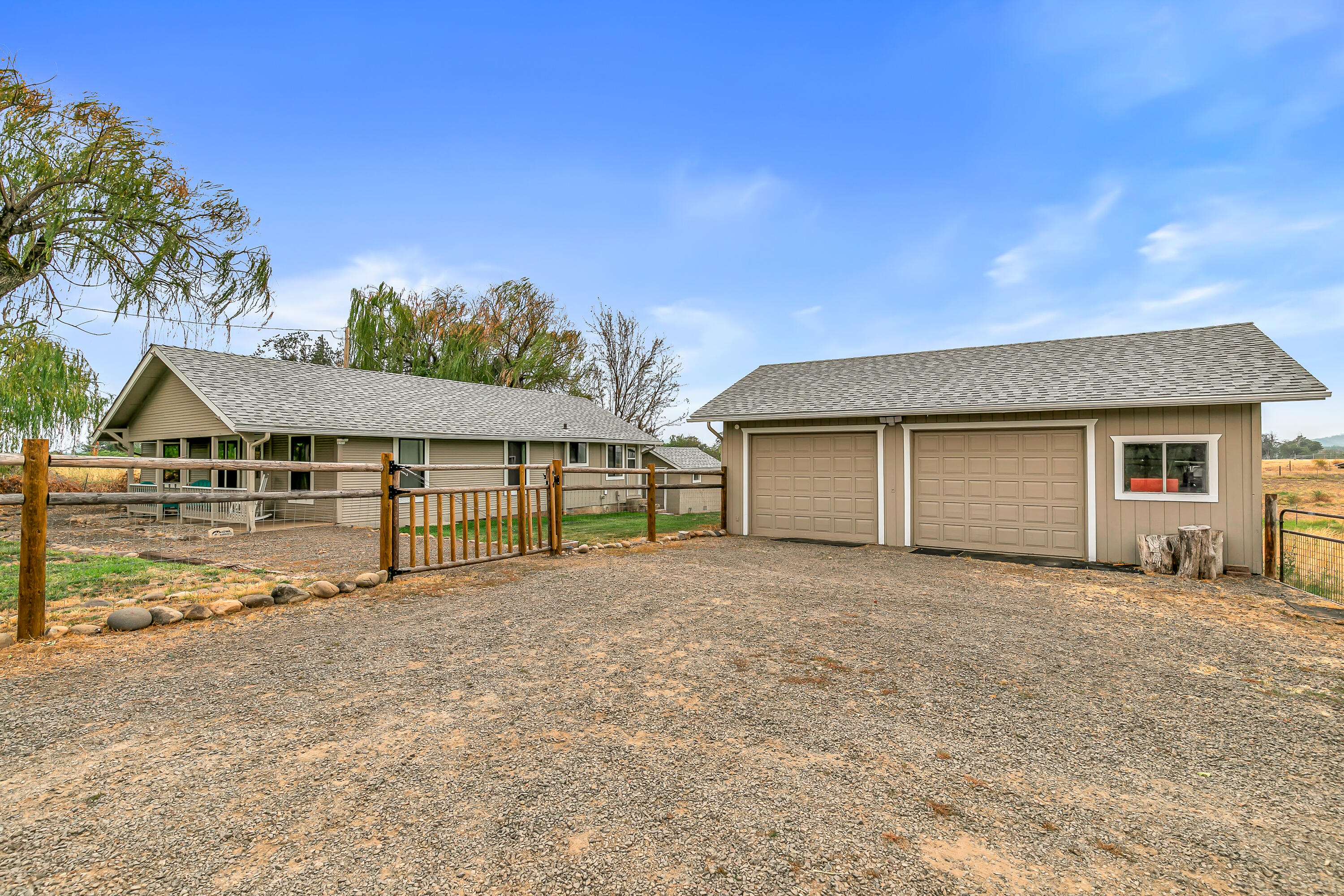 14145 Agate Road Eagle Point, OR 97524 - Photo 33 of 36 9R9A3483