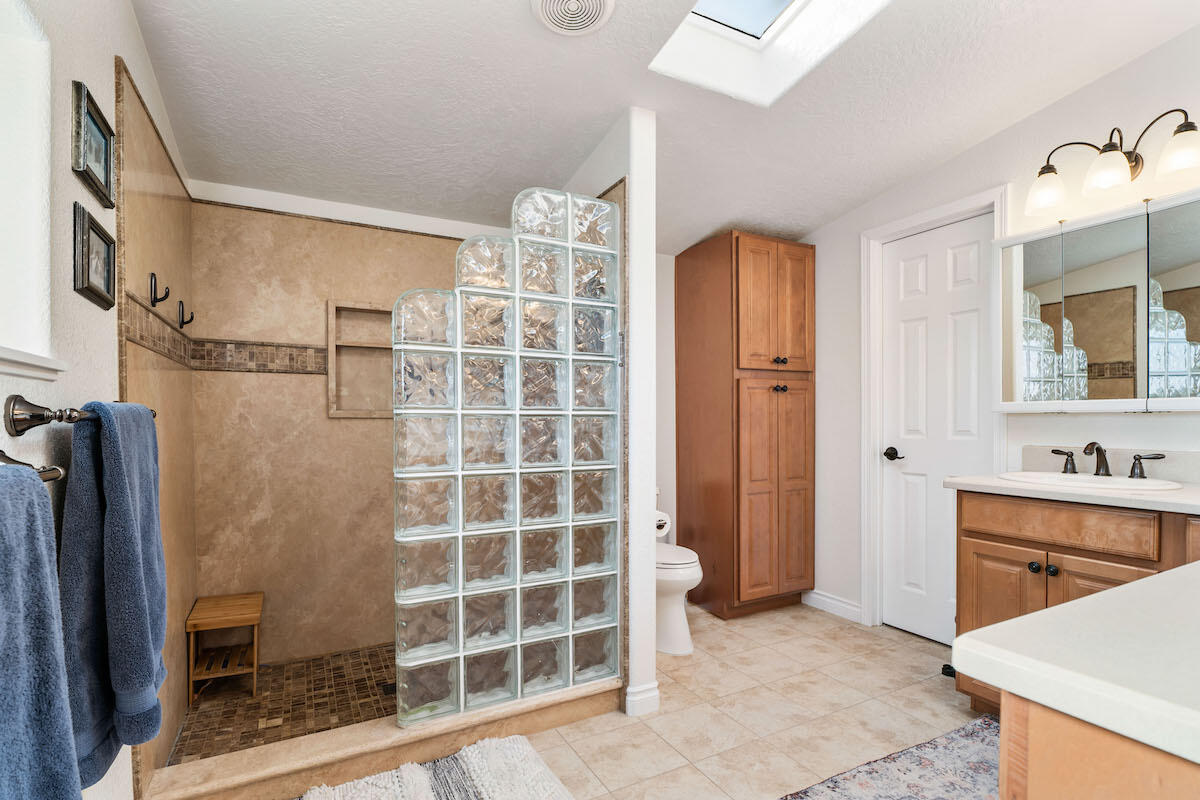 8242 Southwest Sand Ridge Road Terrebonne, OR 97760 - Photo 20 of 50 26-Bathroom