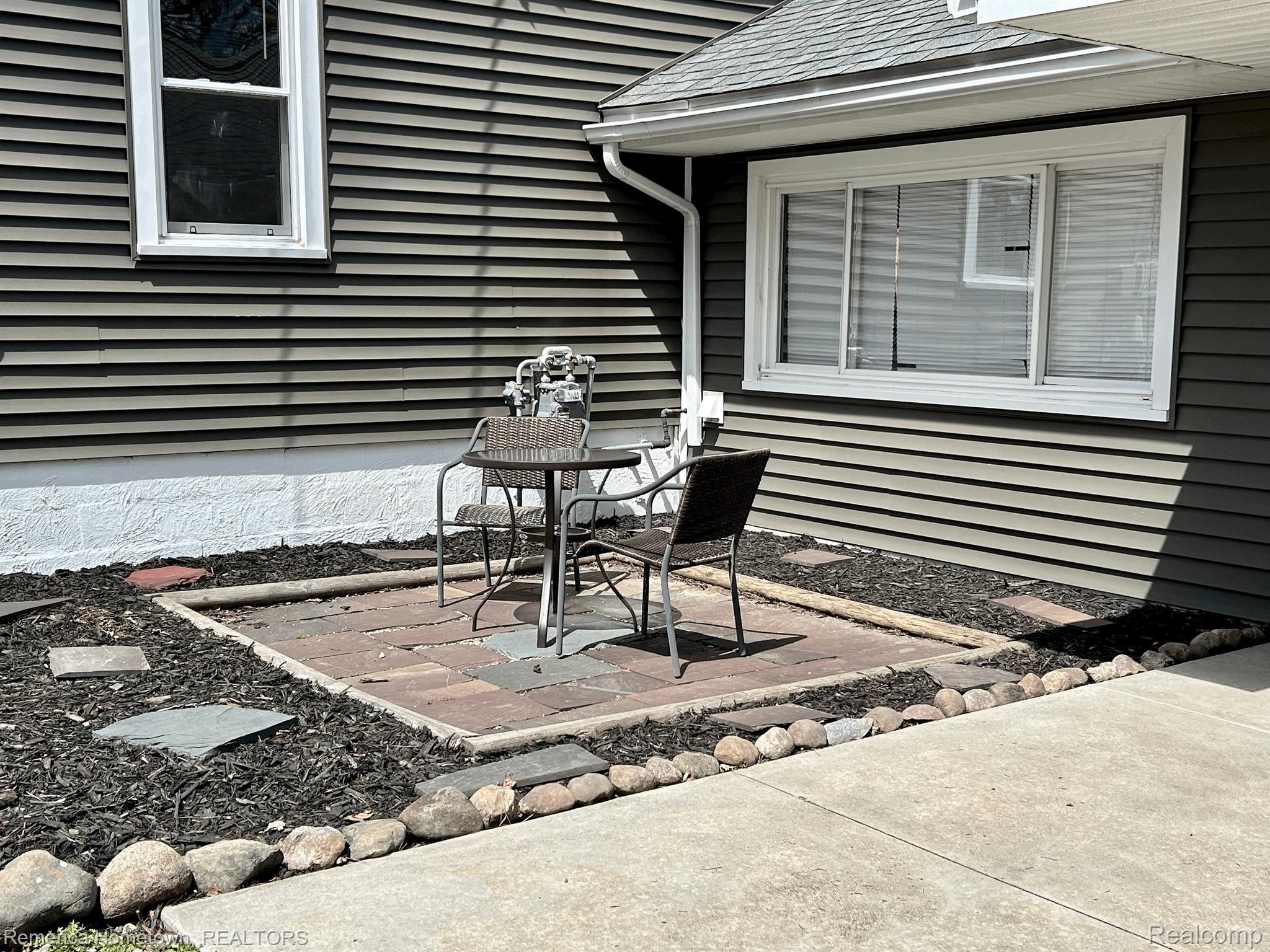 Front patio...