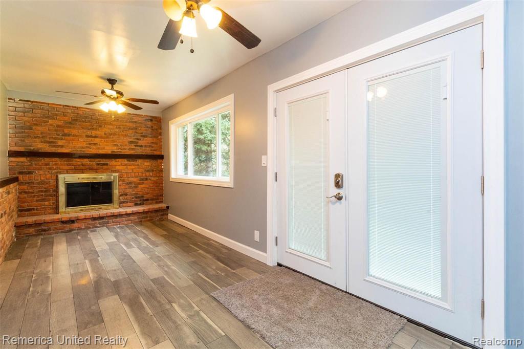 5585 Halsted Road West Bloomfield, MI 48322 - Photo 18 of 37