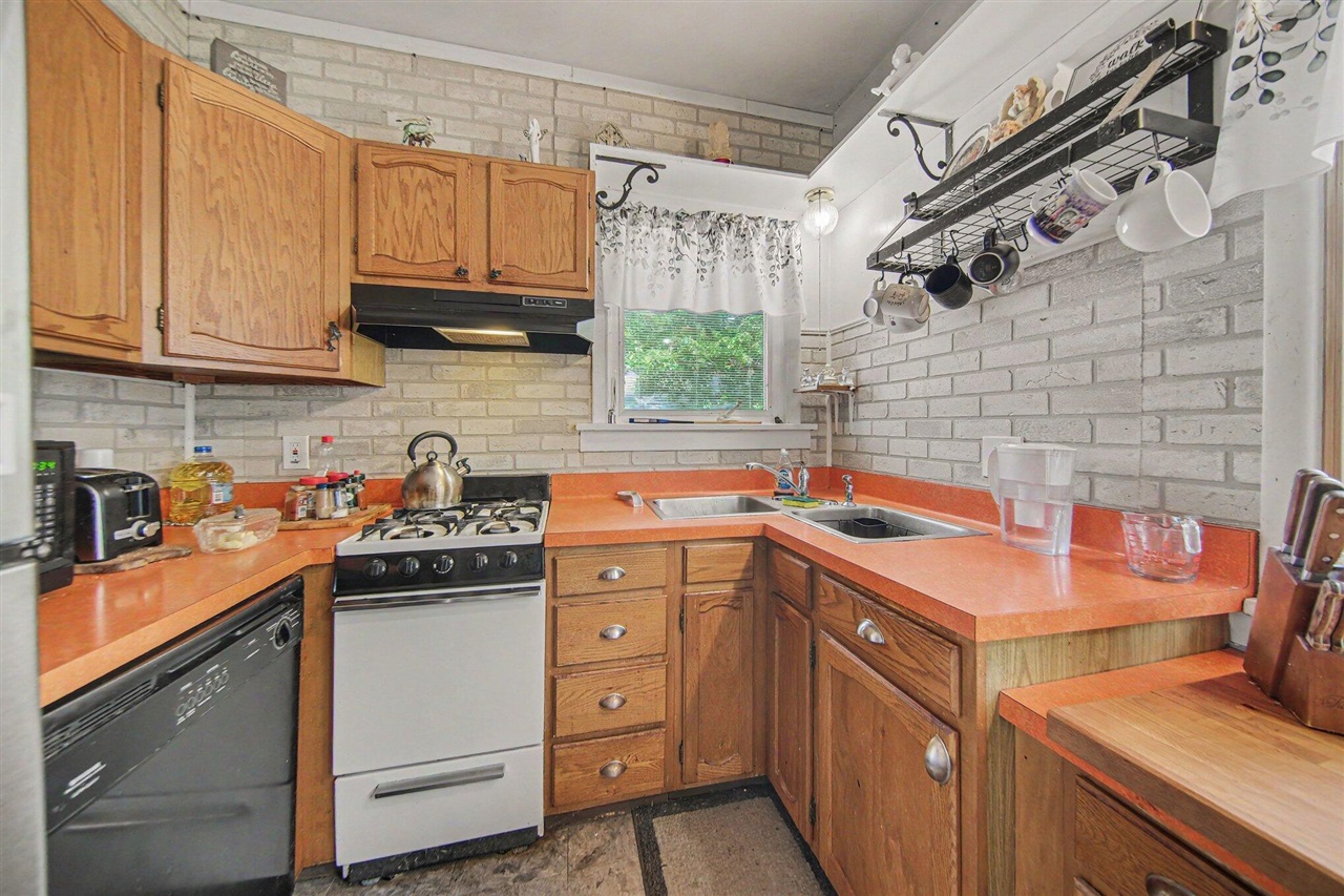 710 Union Street Jackson, MI 49203 - Photo 8 of 29