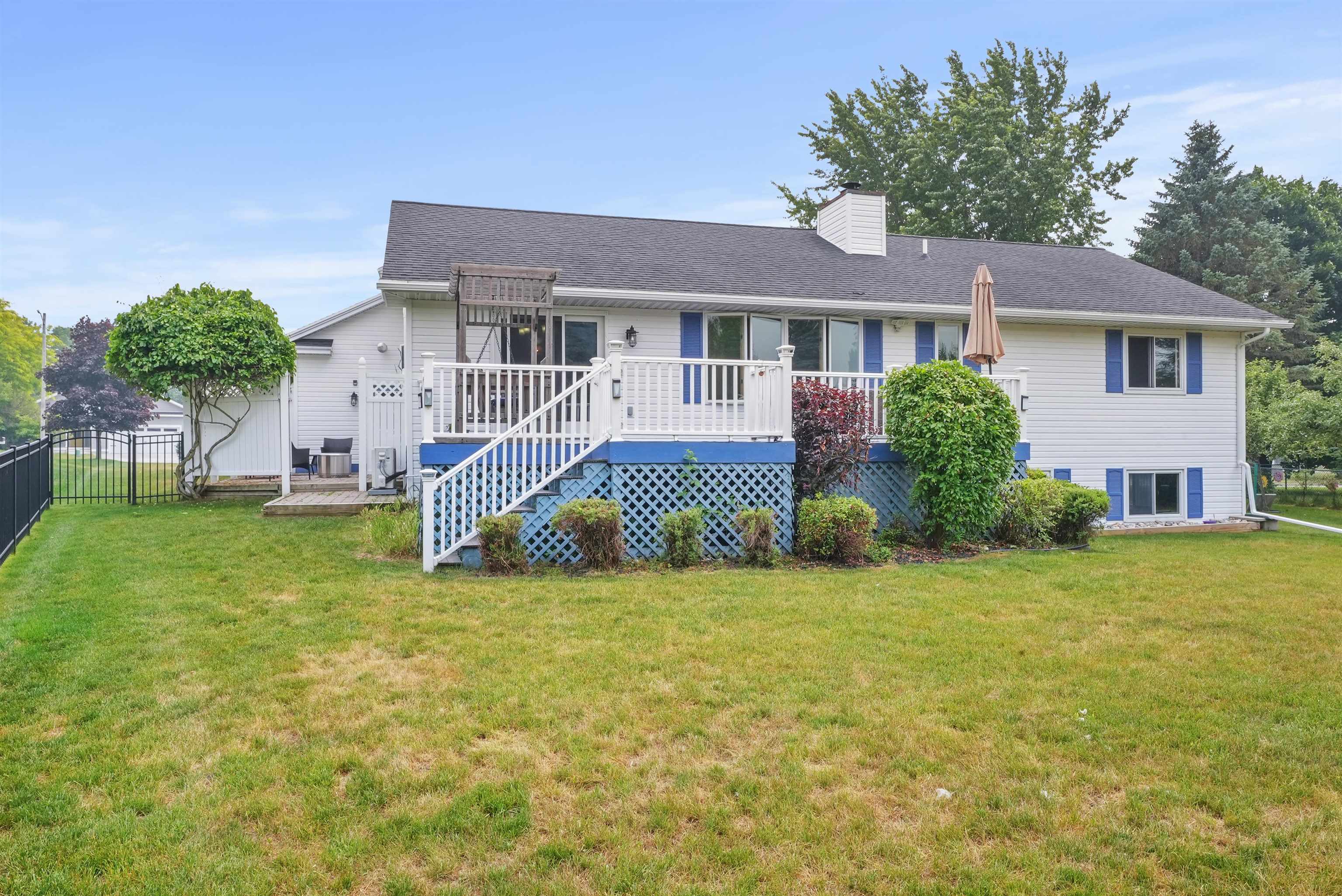 870 Holly Road Cadillac, MI 49601 - Photo 36 of 40 1914660-35.JPG