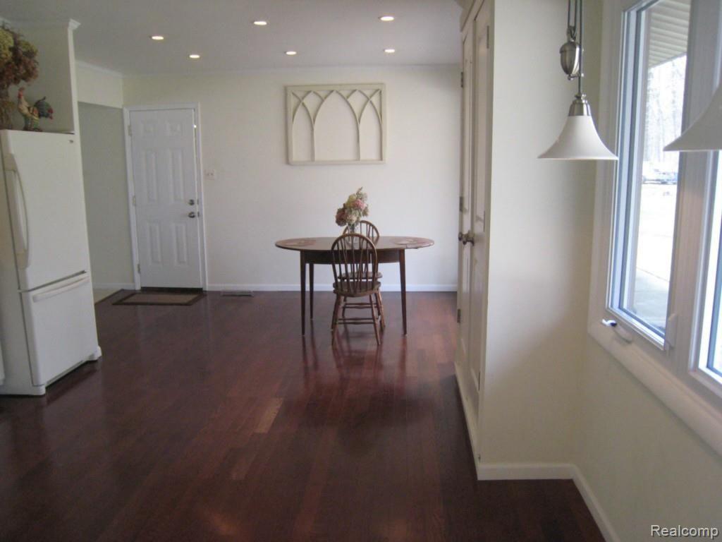8618 Rucker Road Grosse Ile, MI 48138 - Photo 16 of 23 Dining area