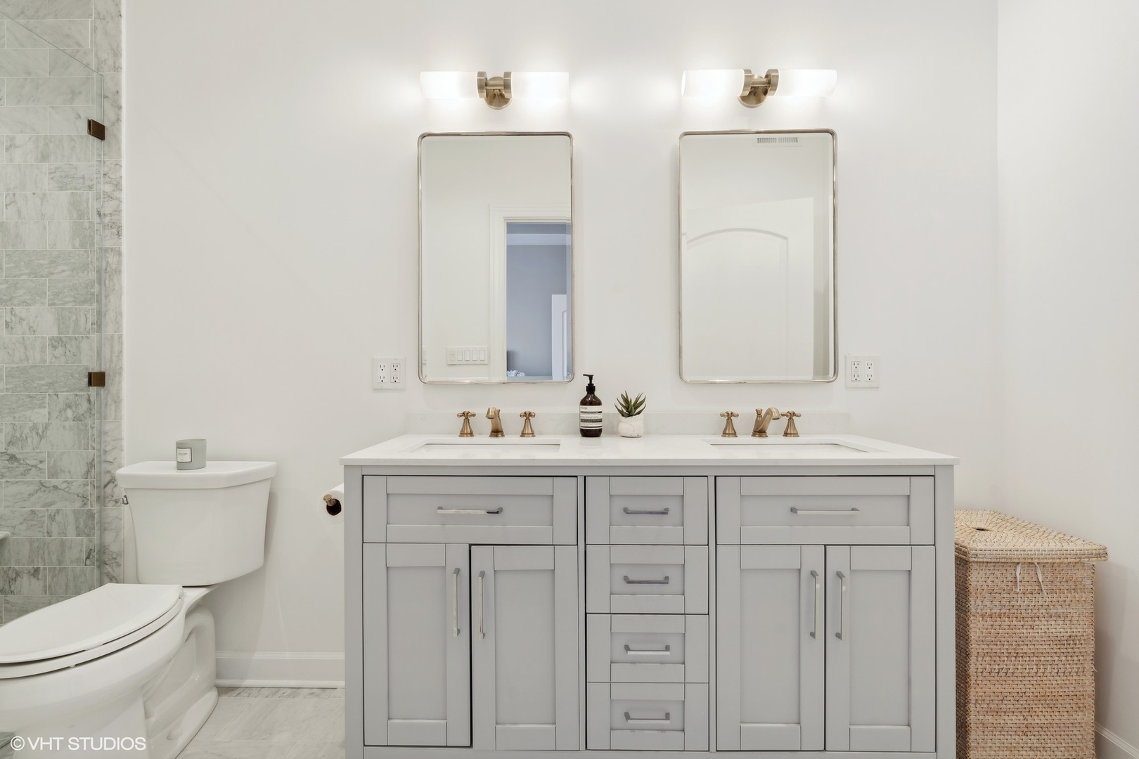 1332 West Madison Street, Unit 3E Chicago, IL 60607 - Photo 9 of 14 a bathroom with a toilet sink and mirror