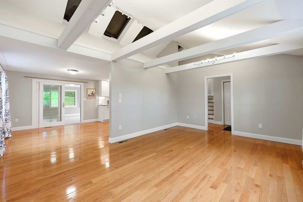 1185 Bay Road Amherst, MA 01002 - Photo 5 of 38