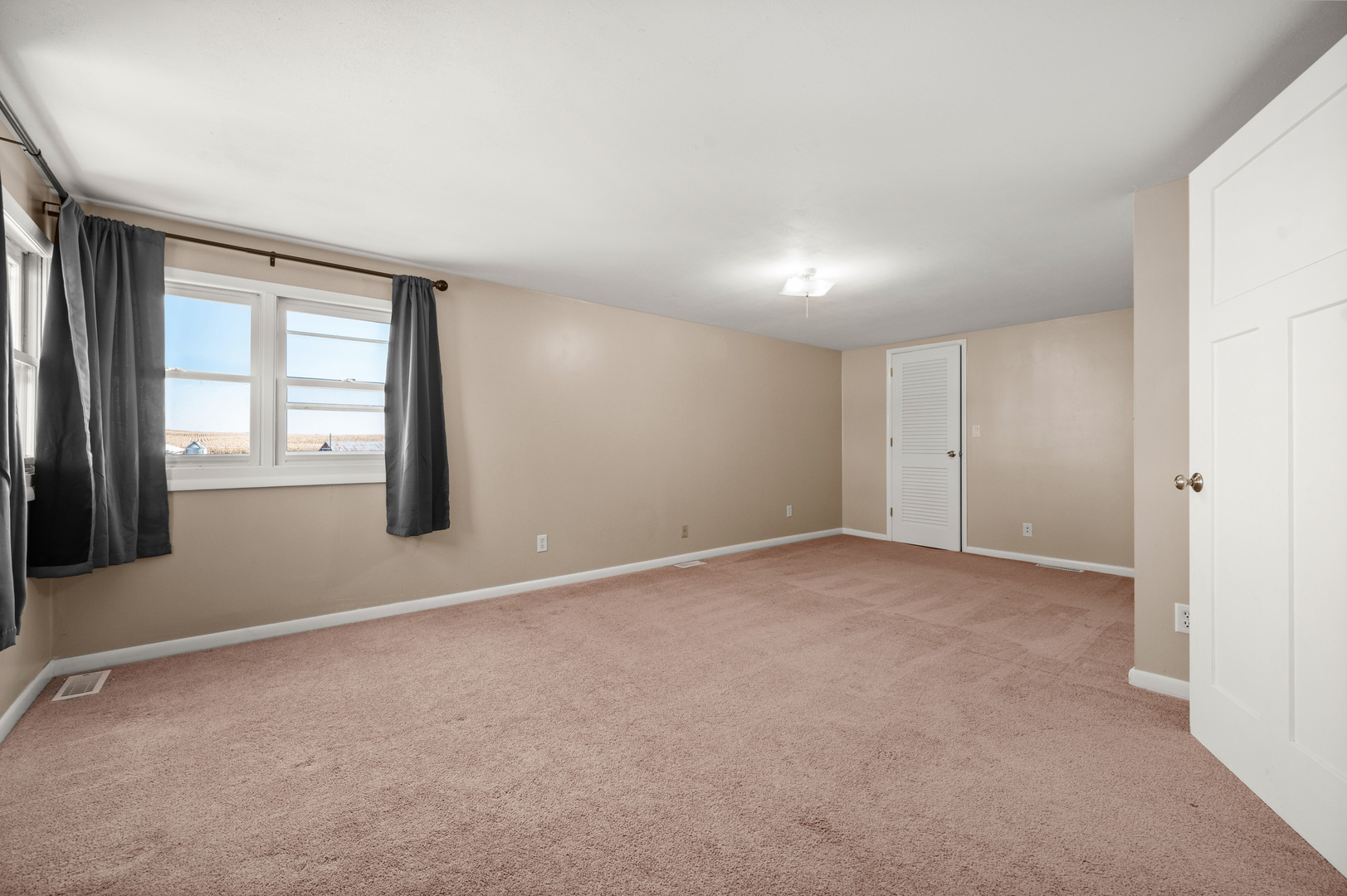 29290 Glidden Road Kingston, IL 60145 - Photo 19 of 38 an empty room with windows