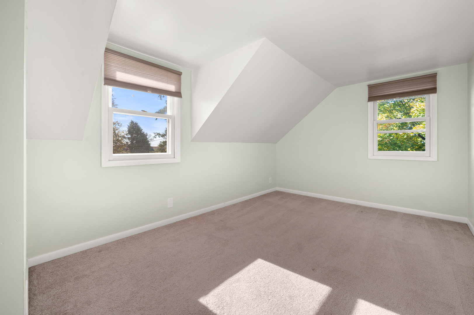 29290 Glidden Road Kingston, IL 60145 - Photo 22 of 38 an empty room with a window