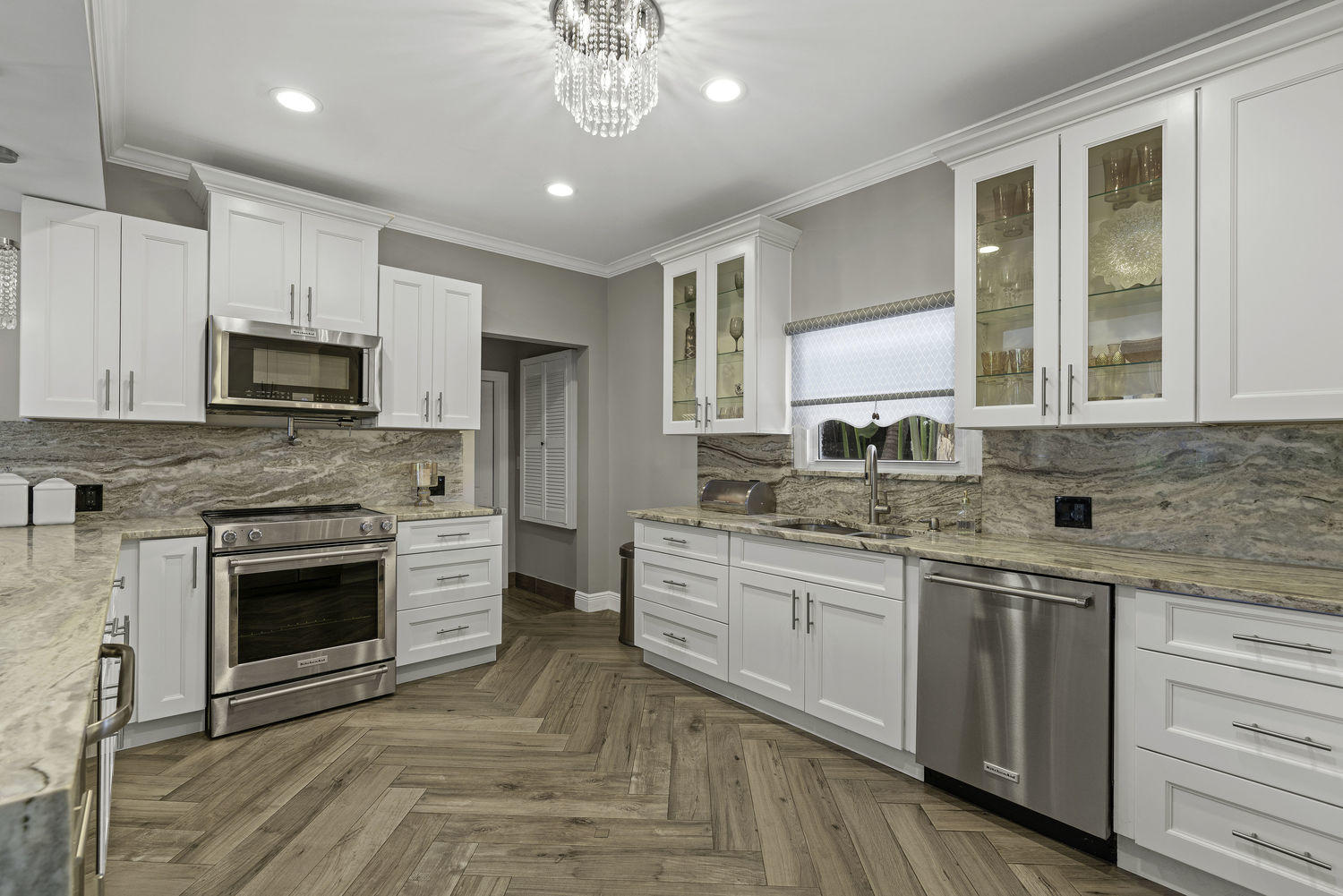 502 38th Street West Palm Beach, FL 33407 - Photo 14 of 30 Chef's kitchen.