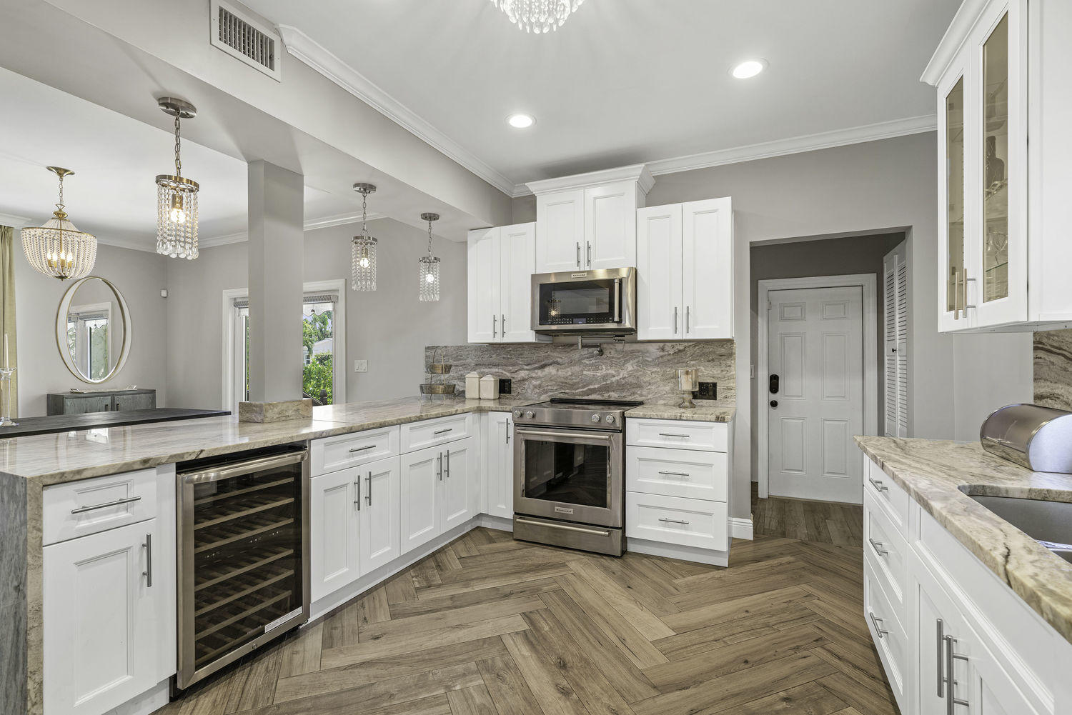 502 38th Street West Palm Beach, FL 33407 - Photo 15 of 30 Center counter/bar.