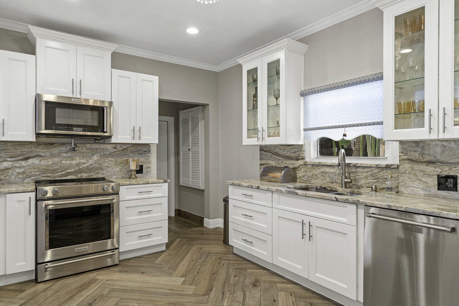 502 38th Street West Palm Beach, FL 33407 - Photo 16 of 30 Kitchen area.
