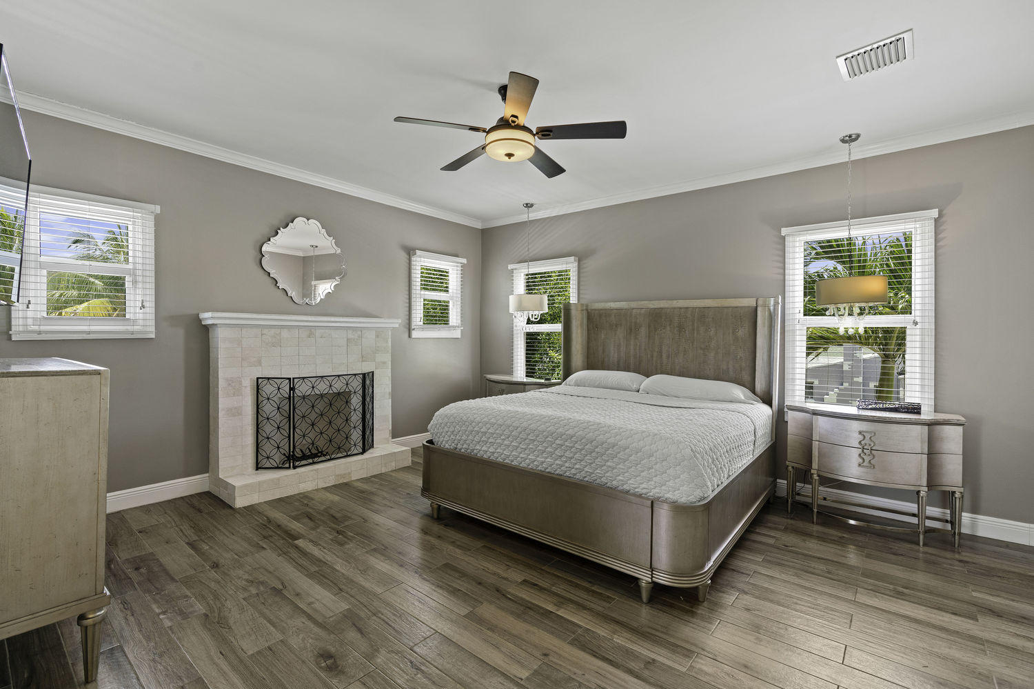 502 38th Street West Palm Beach, FL 33407 - Photo 19 of 30 Master suite.