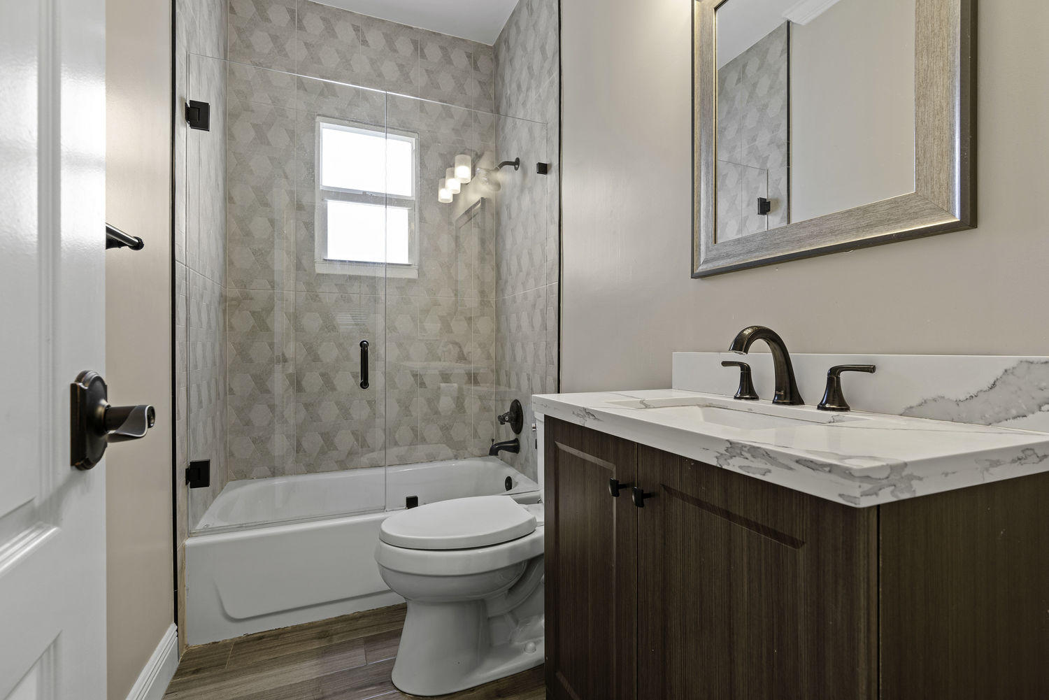 502 38th Street West Palm Beach, FL 33407 - Photo 21 of 30 Guest bath.