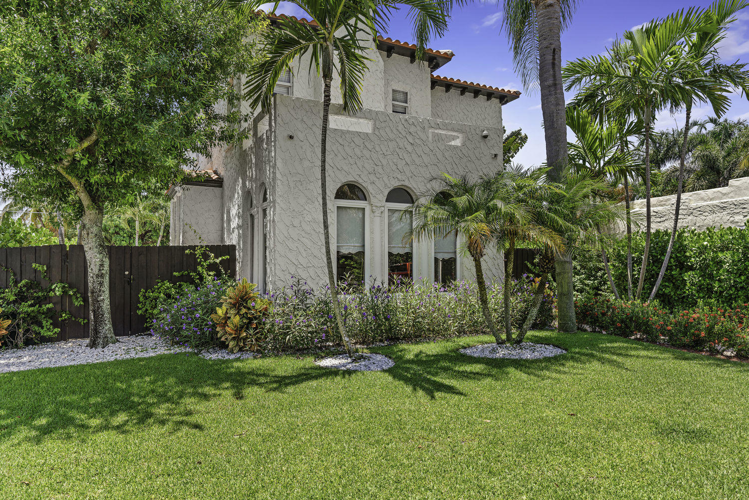502 38th Street West Palm Beach, FL 33407 - Photo 4 of 30 Exterior front.