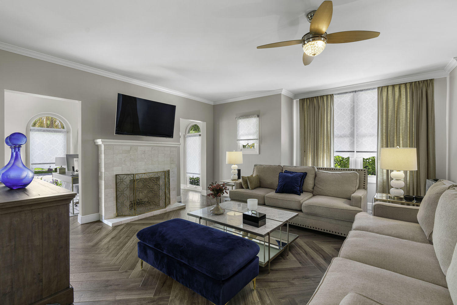 502 38th Street West Palm Beach, FL 33407 - Photo 7 of 30 Formal living area.