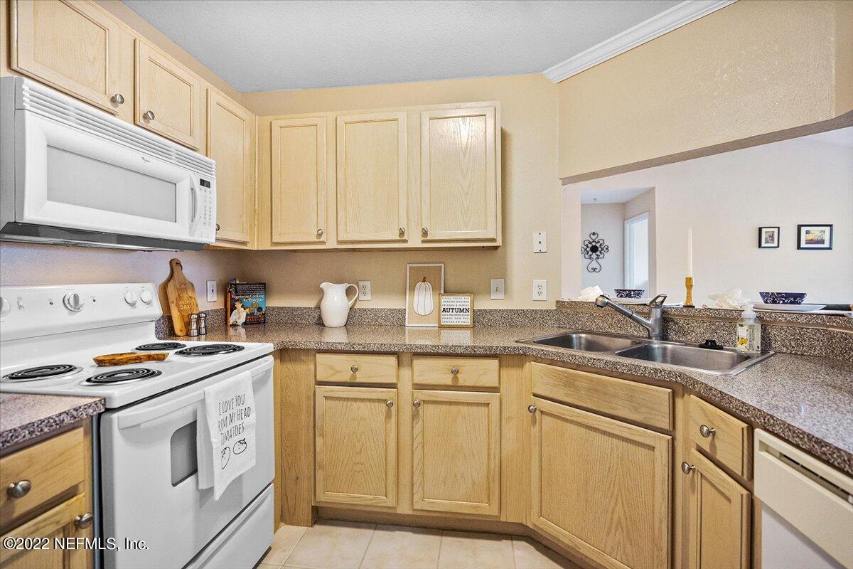 7800 Point Meadows Drive, Unit 1336 Jacksonville, FL 32256 - Photo 4 of 20 17-7800 Point Meadows Dr (17)