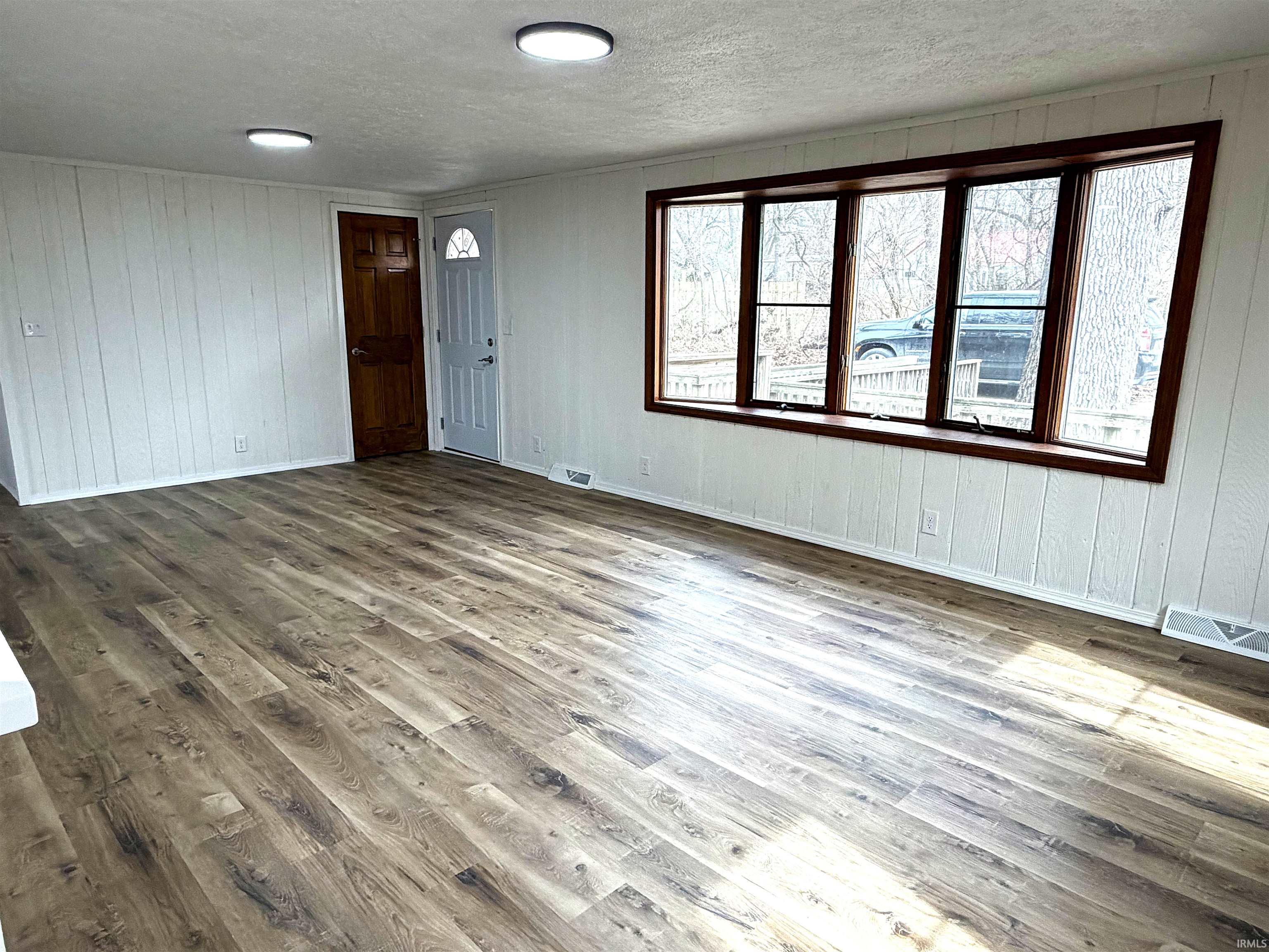 8051 North Cardinal Road Walkerton, IN 46574 - Photo 4 of 26