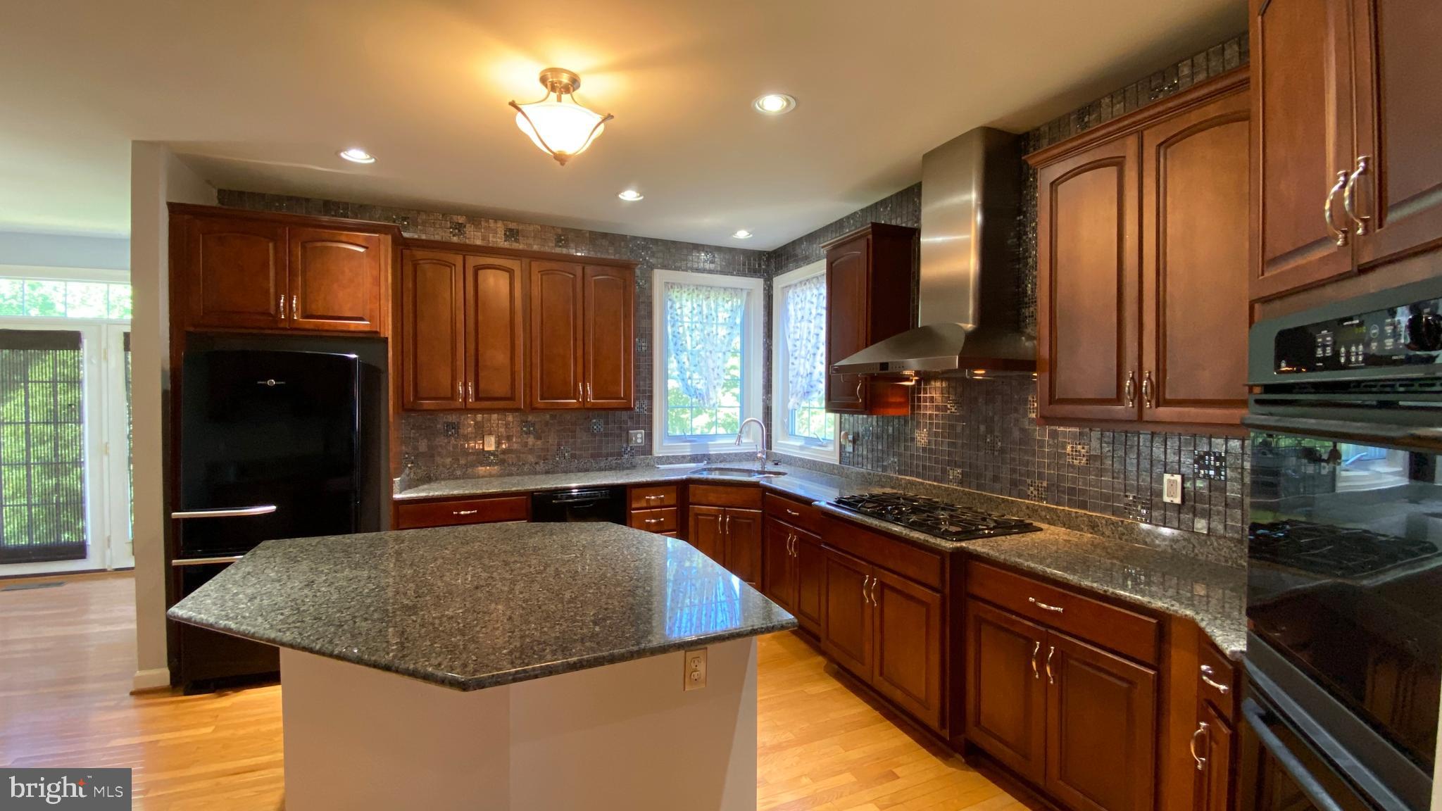 3325 Dondis Creek Drive Triangle, VA 22172 - Photo 3 of 29