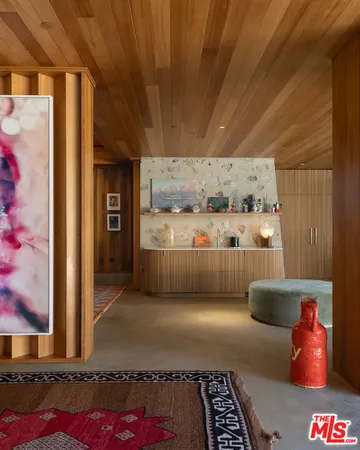 a view of utility room