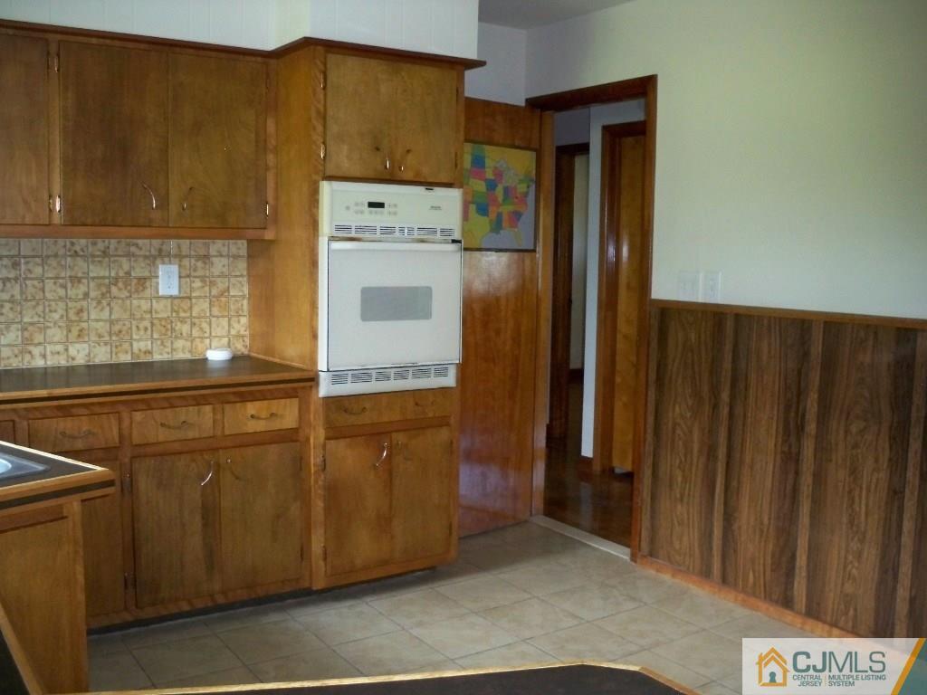 111 Kimberly Road Colonia, NJ 07067 - Photo 6 of 18 a utility room with dryer and washer