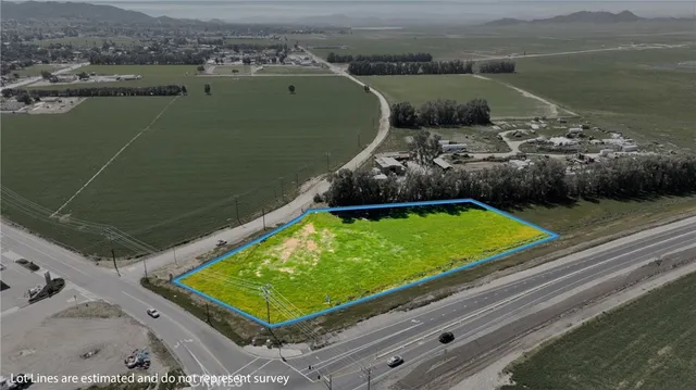 a view of a tennis court